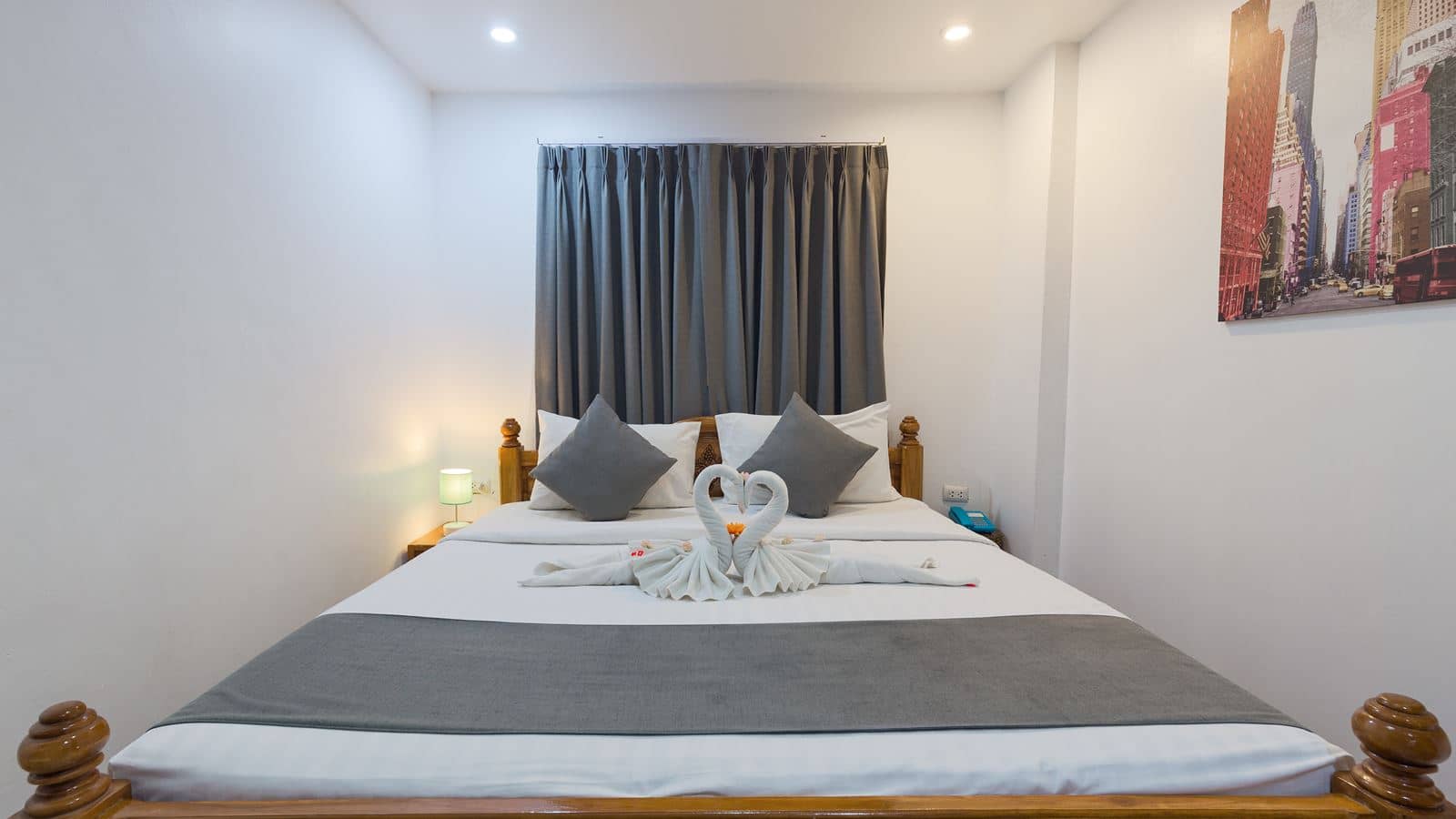 rooms-deluxe-room-no-window