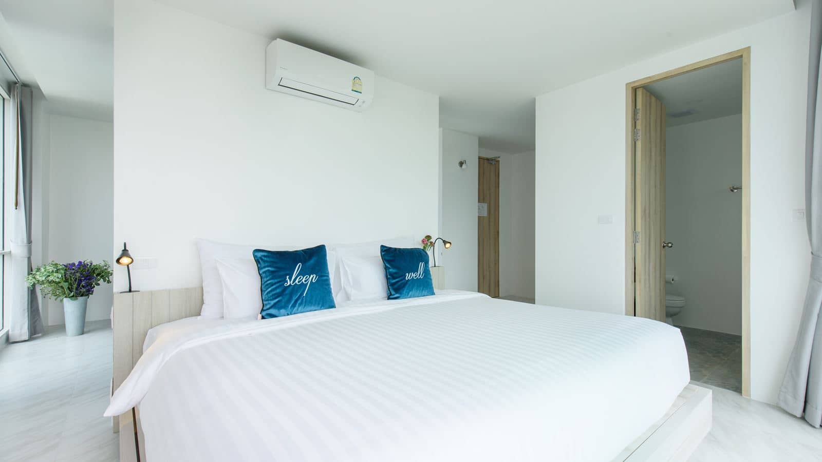 rooms-deluxe-room