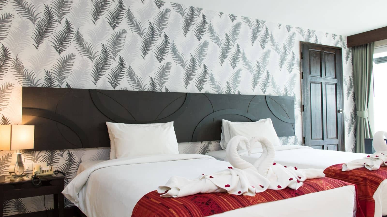 rooms-deluxe-room