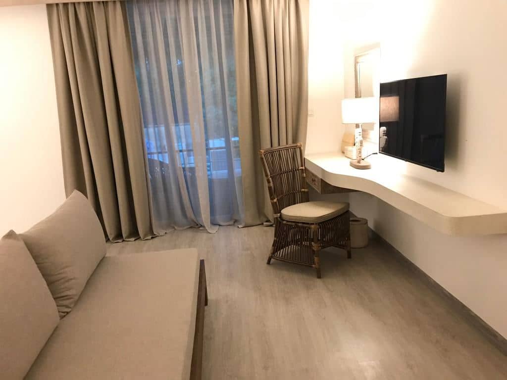 rooms-deluxe-garden-pool-access