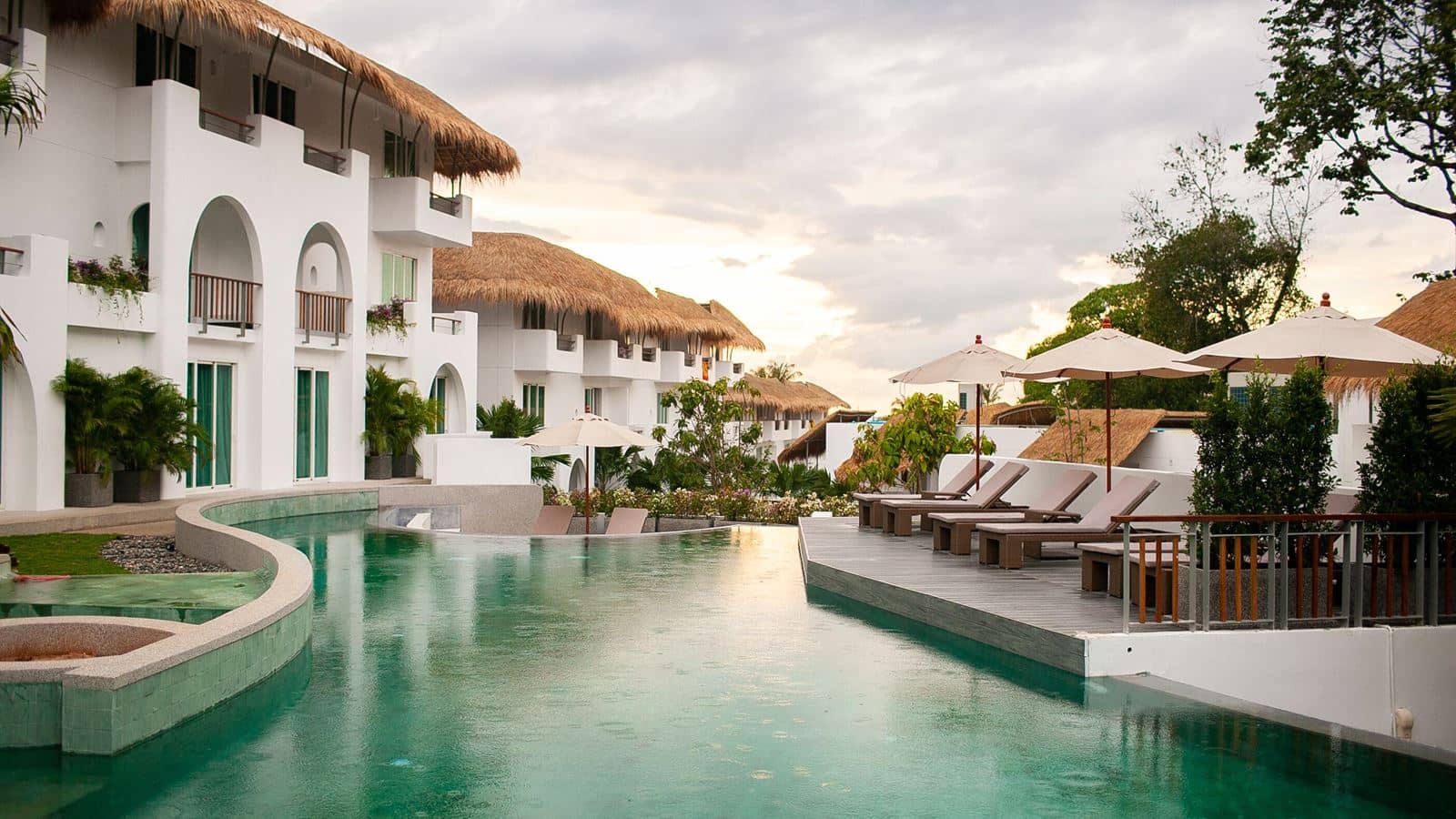rooms-deluxe-garden-pool-access