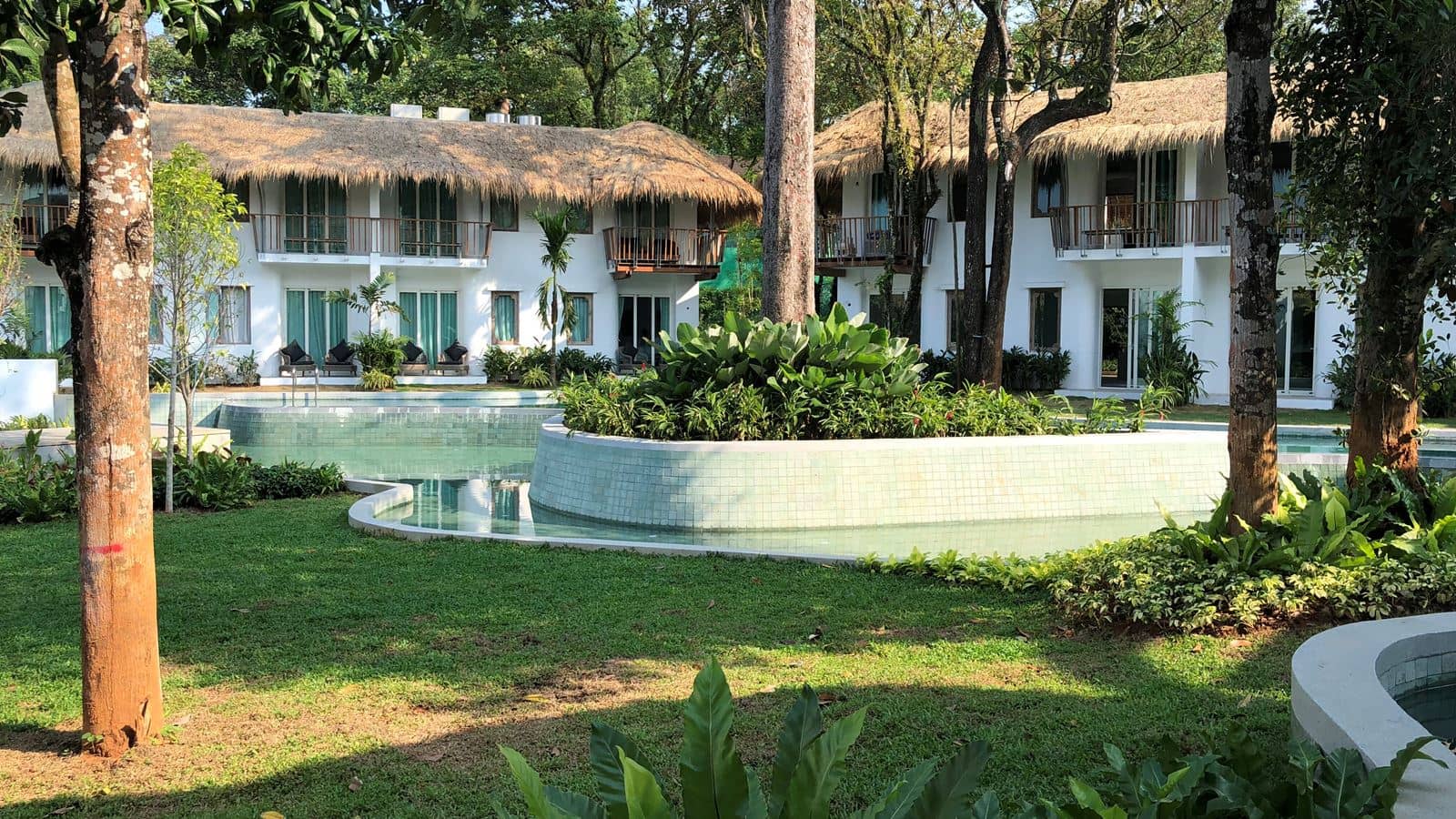 rooms-grand-deluxe-lagoon-pool-access