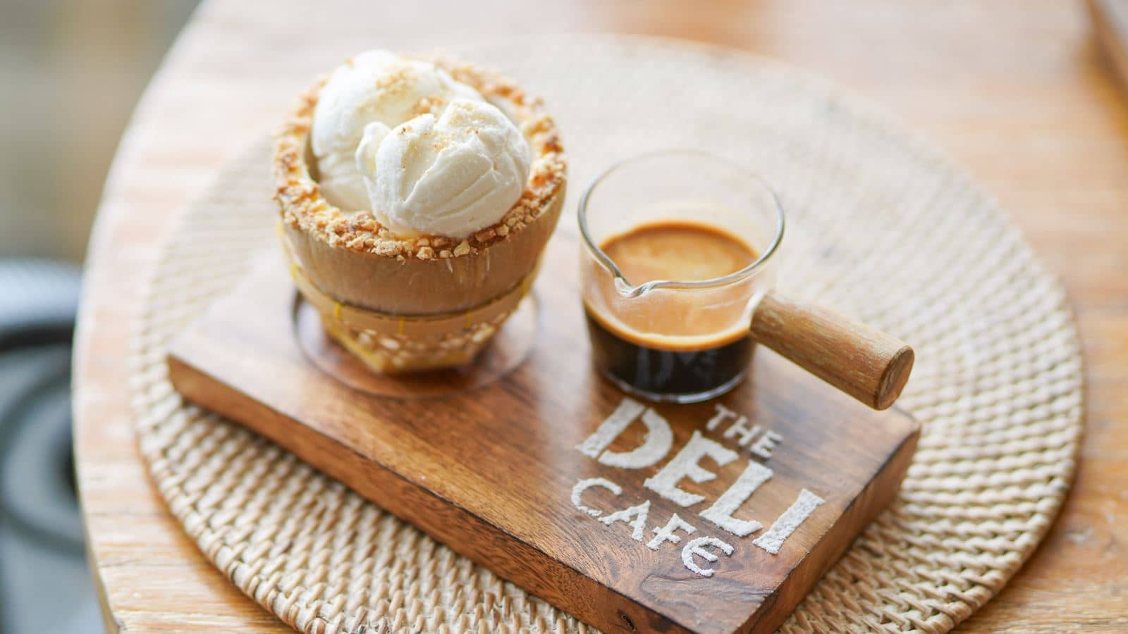 restaurants-the-deli-cafe