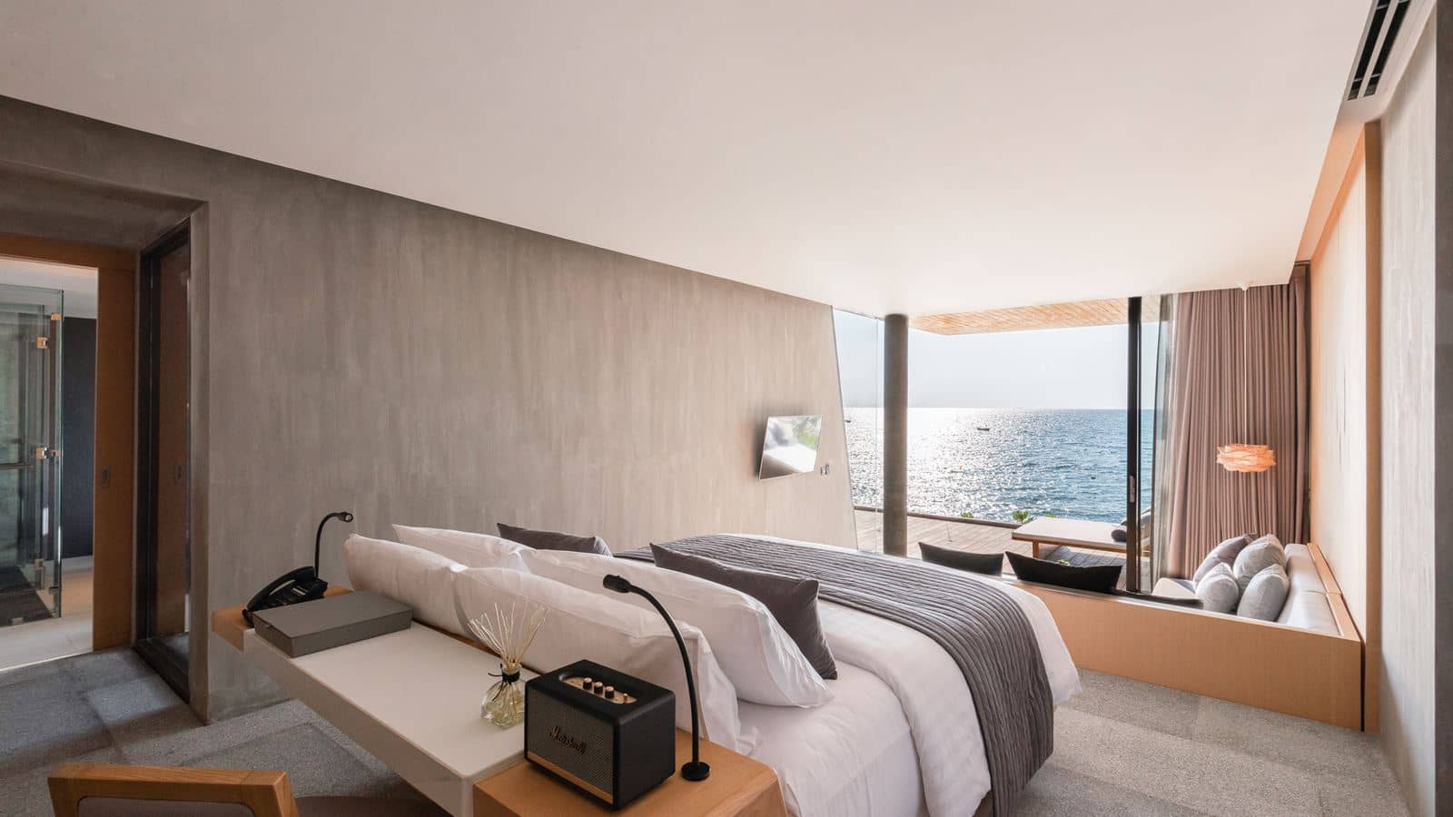 rooms-beachfront-grand-pool-villa