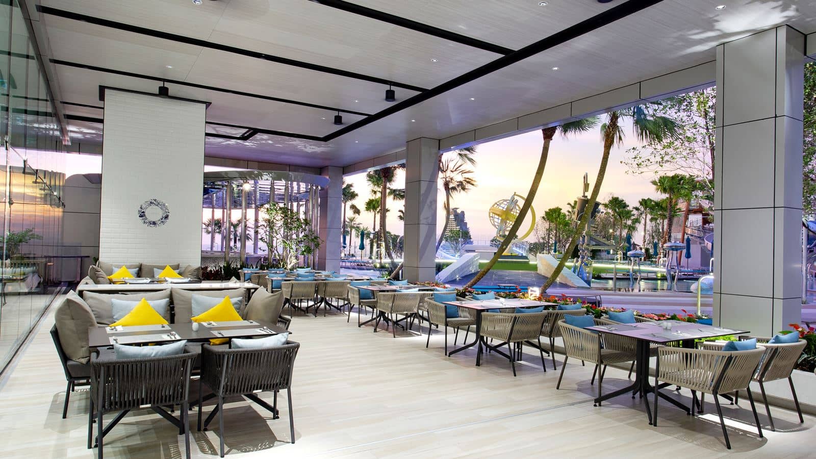 restaurants-waves-and-wind