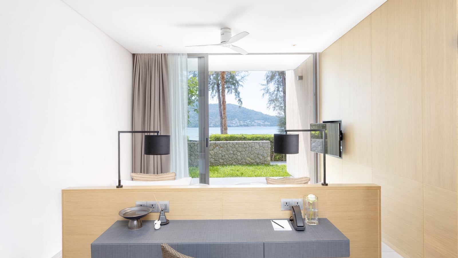 rooms-grand-azure-seafront-pool-suite-2bedroom