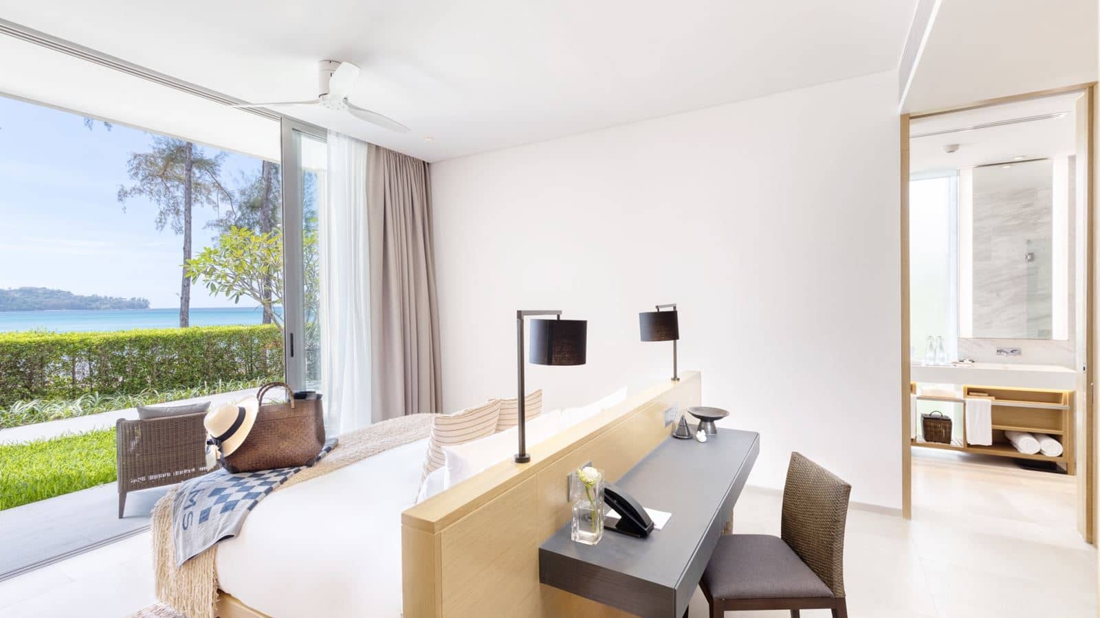 rooms-grand-azure-seafront-pool-suite-2bedroom
