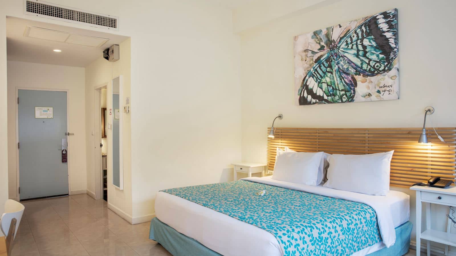 rooms-balcony-pool-superior