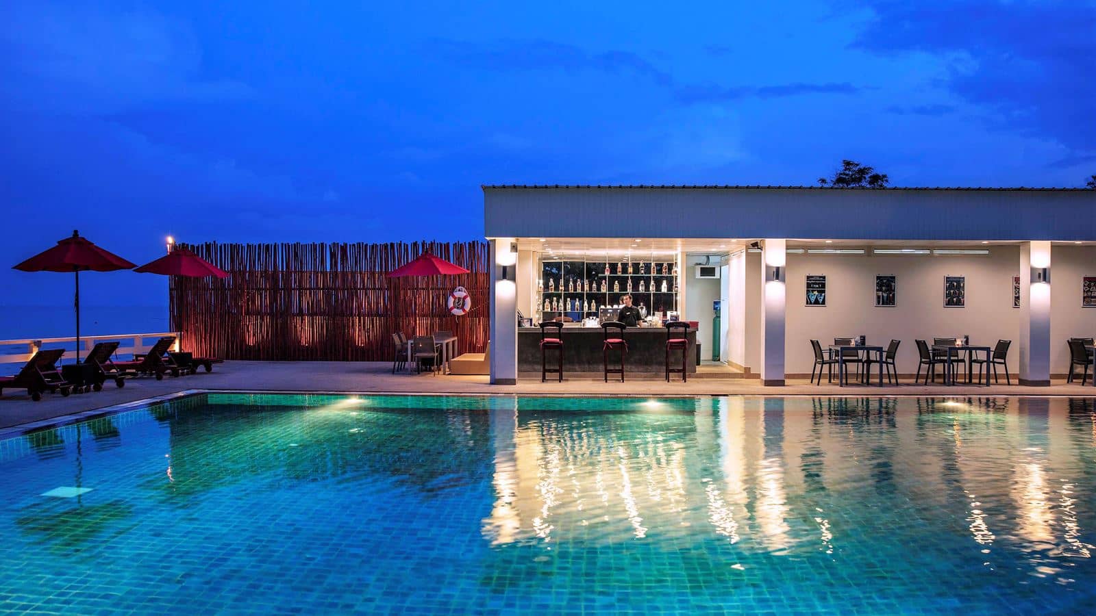 bars-chom-talay-pool-bar