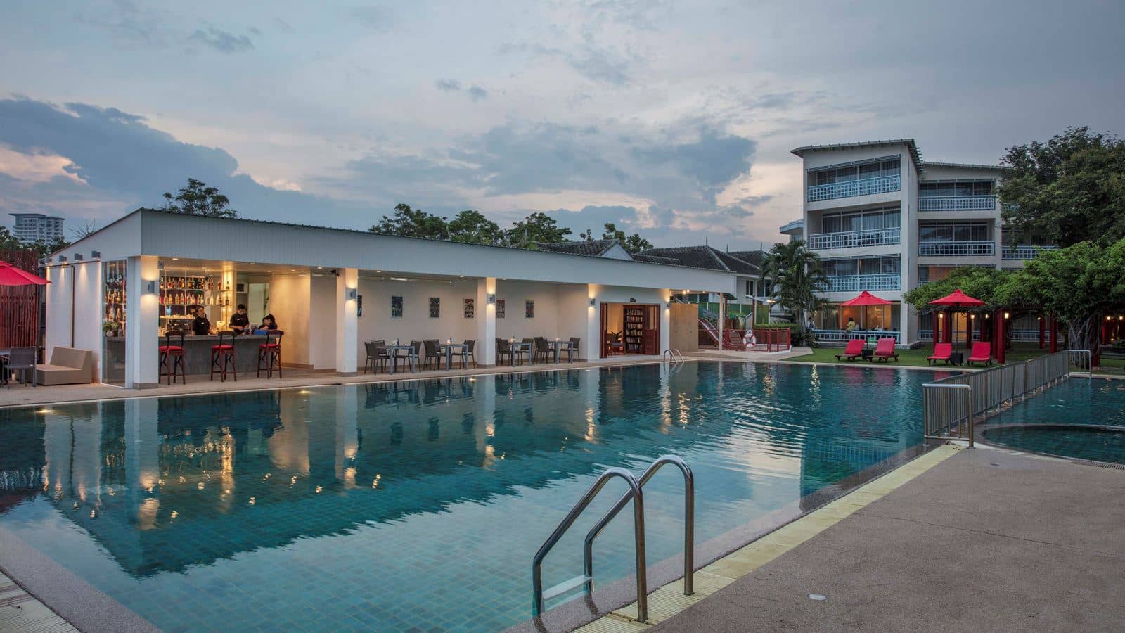 bars-chom-talay-pool-bar