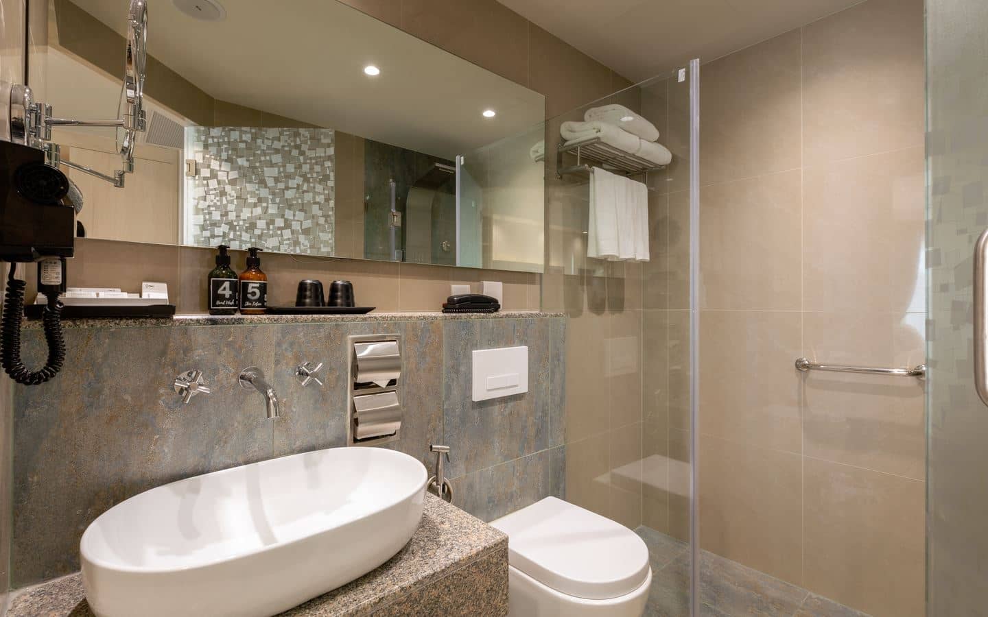 rooms-deluxe-room