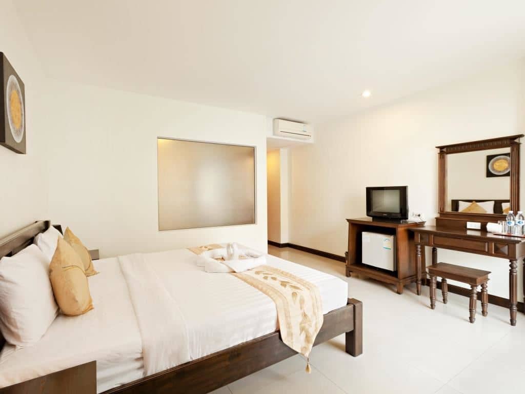 rooms-deluxe-room-run-of-house