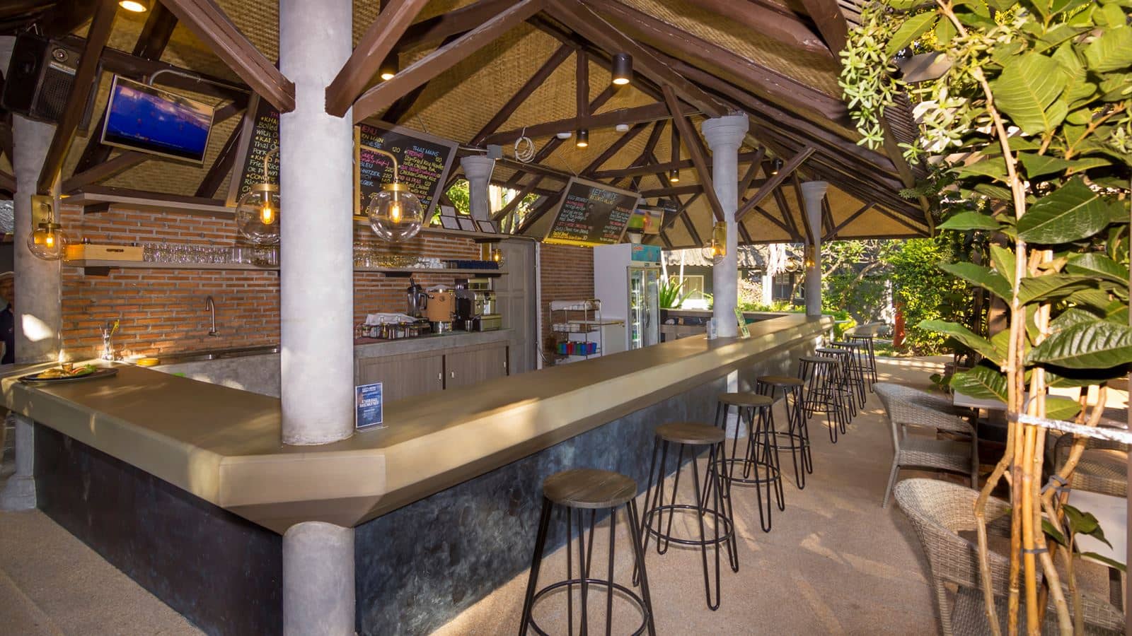 bars-lets-hyde-bar