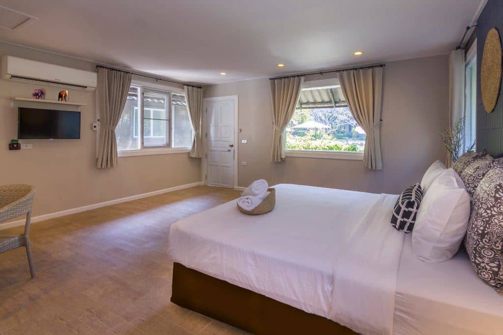 rooms-grand-deluxe-pool-view-villa