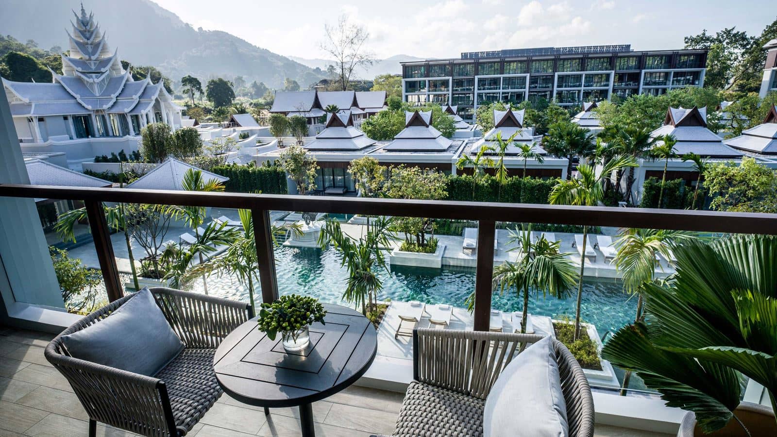 rooms-classic-pool-view-room