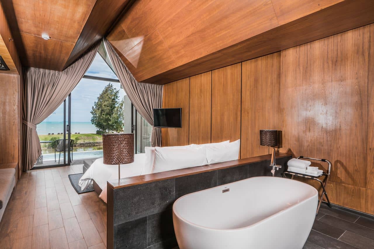 rooms-oceanfront-pool-villa