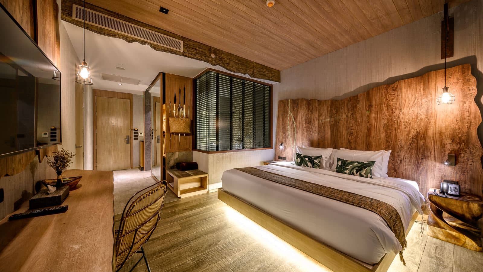 rooms-deluxe-pool-access