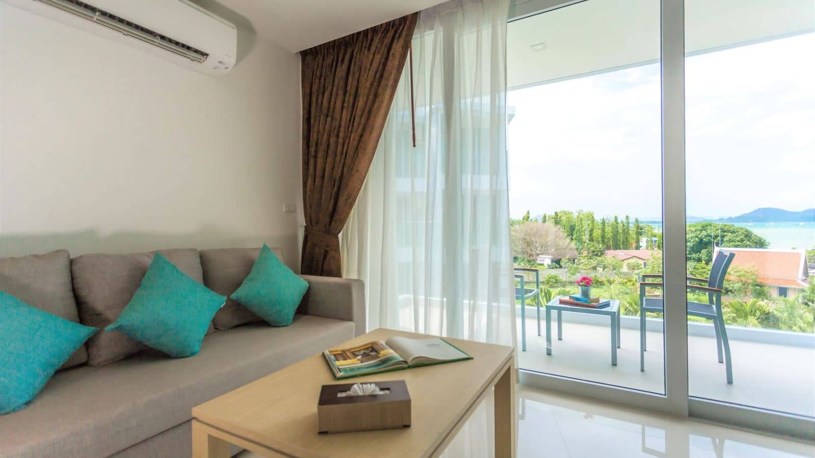 rooms-deluxe-seaview-room