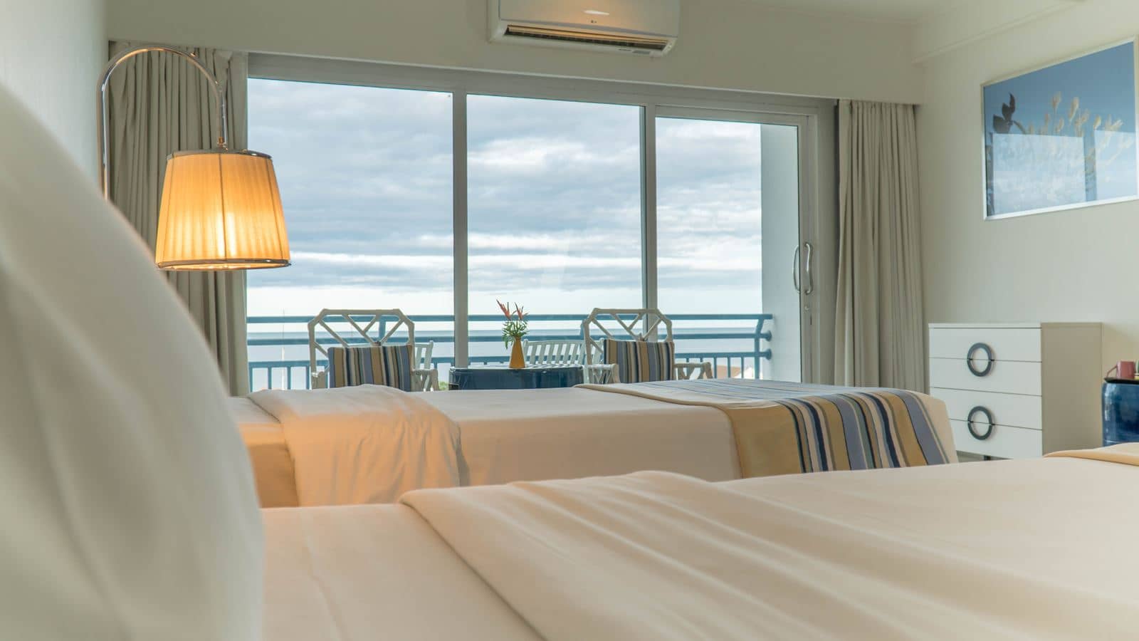 rooms-deluxe-room