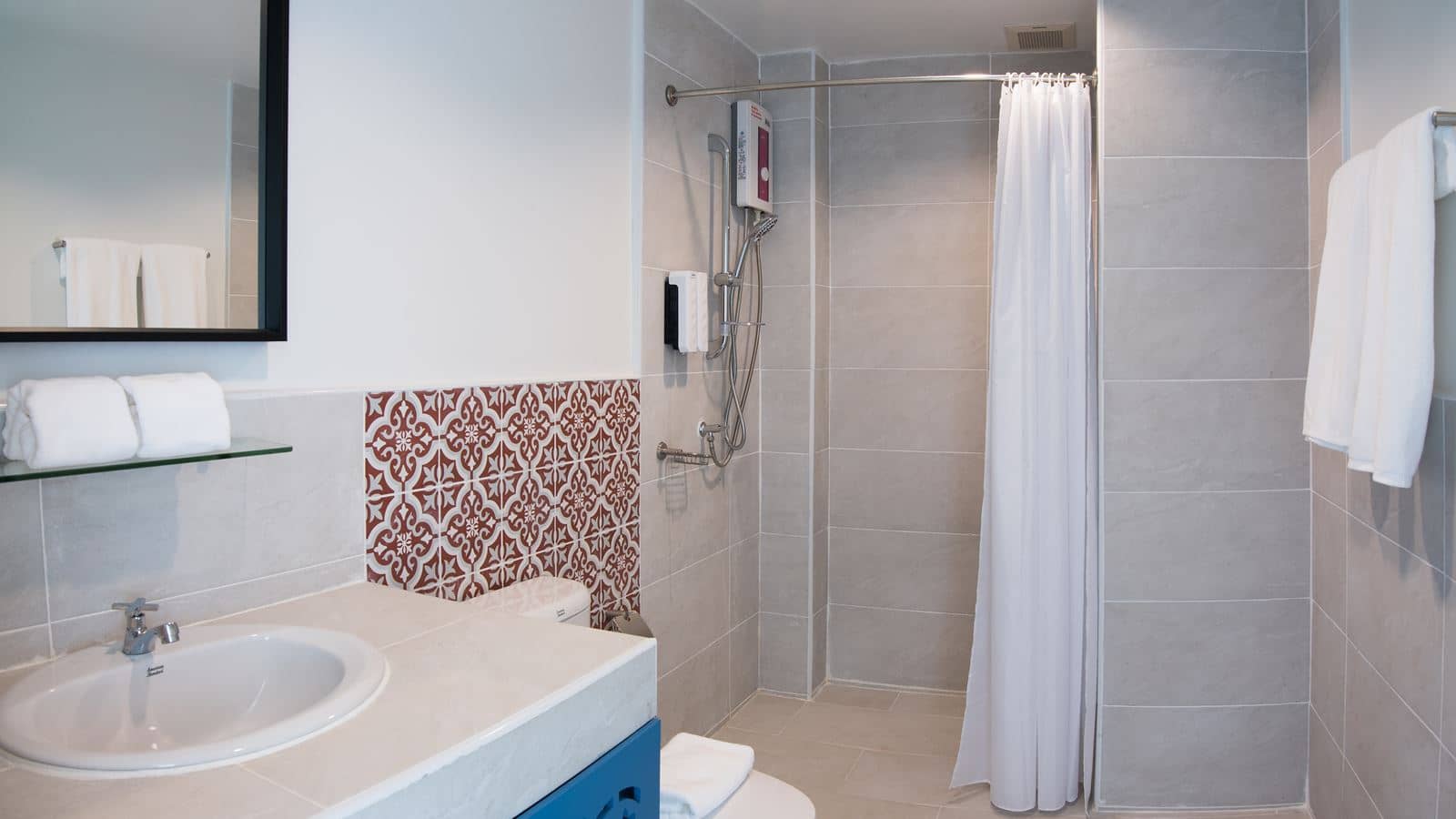 rooms-suite-2br-pool-view
