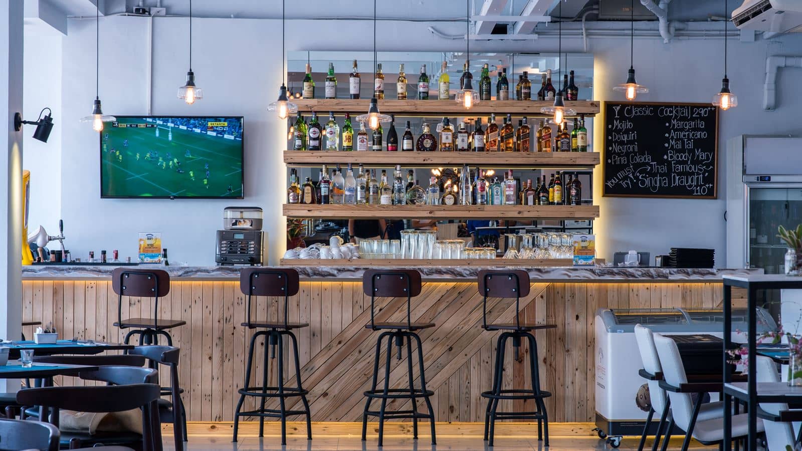 bars-blackhound-bar