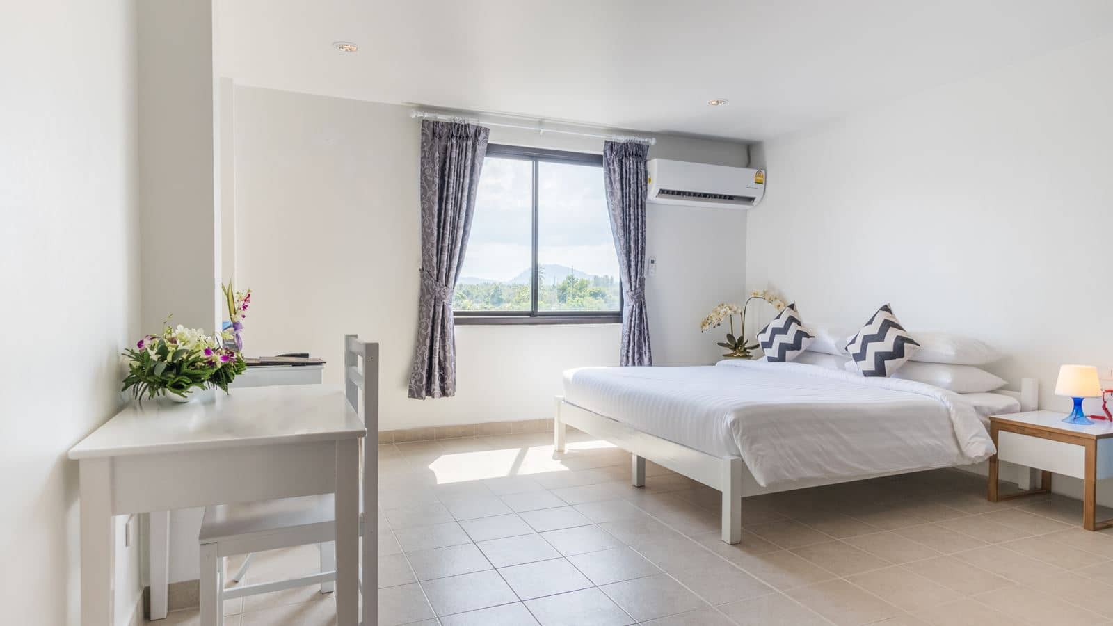 rooms-studio-pool-view