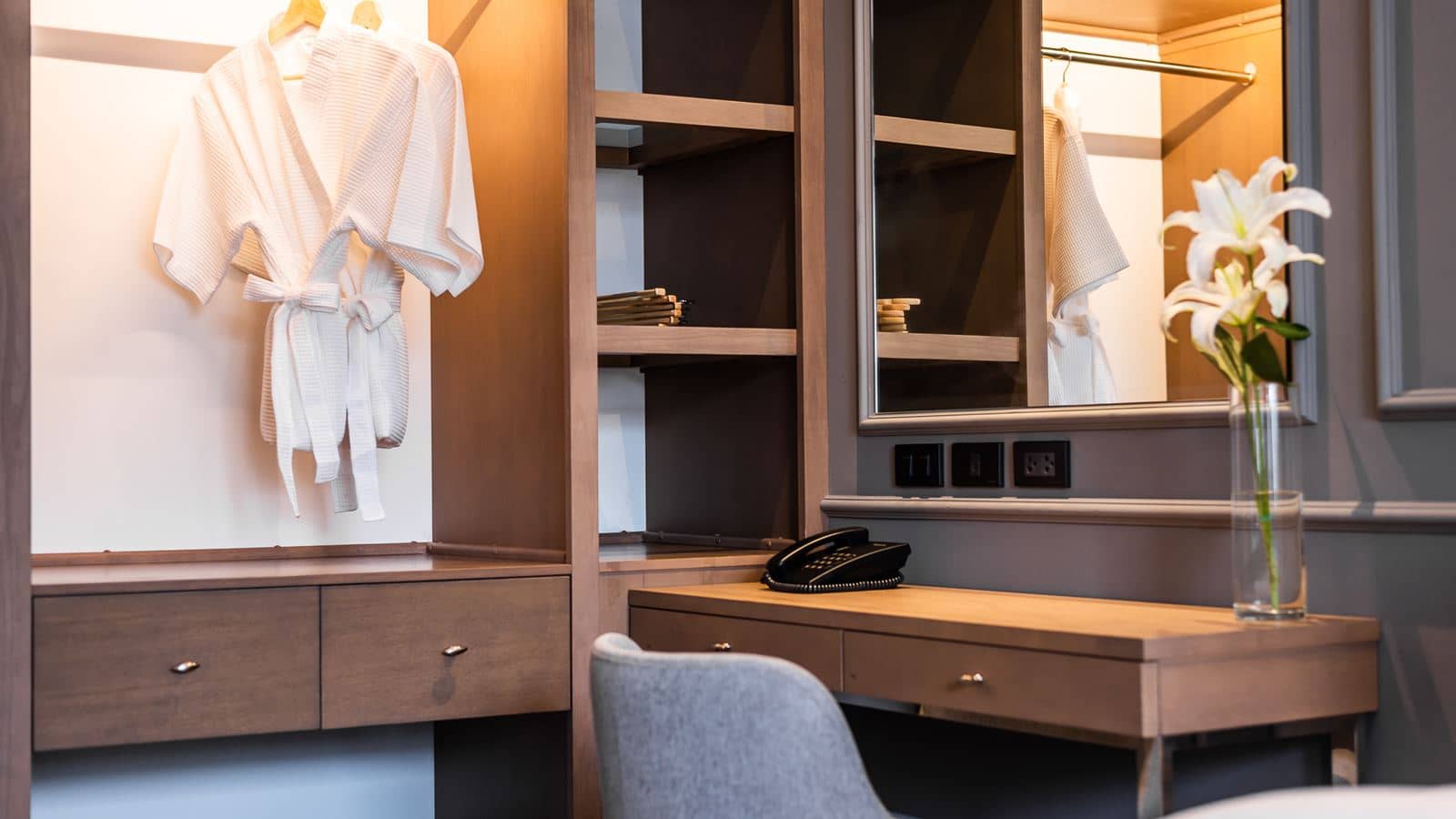 rooms-one-patio-suite