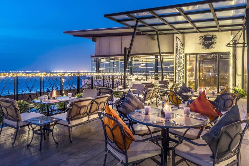 restaurants-brezze-beach-restaurant