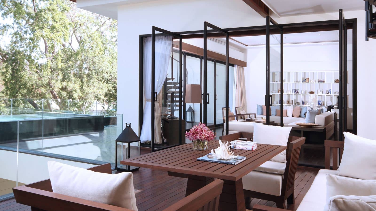 rooms-nidhrarom-suite