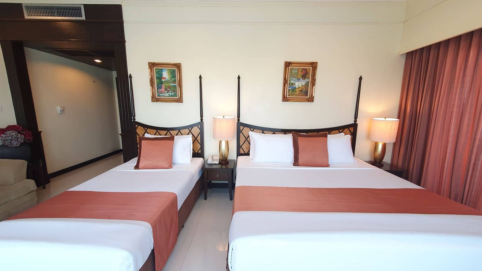 rooms-deluxe-room