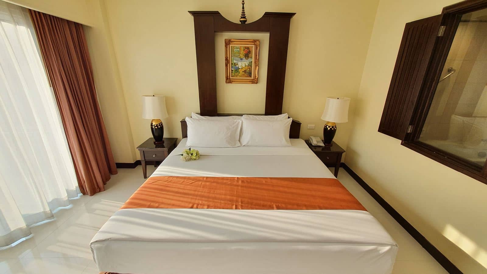 rooms-deluxe-room