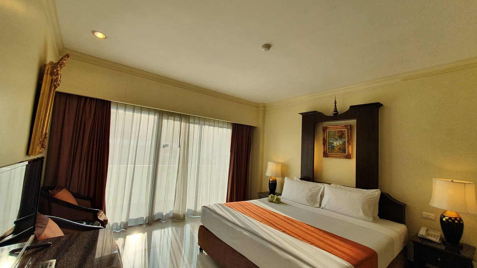 rooms-deluxe-room