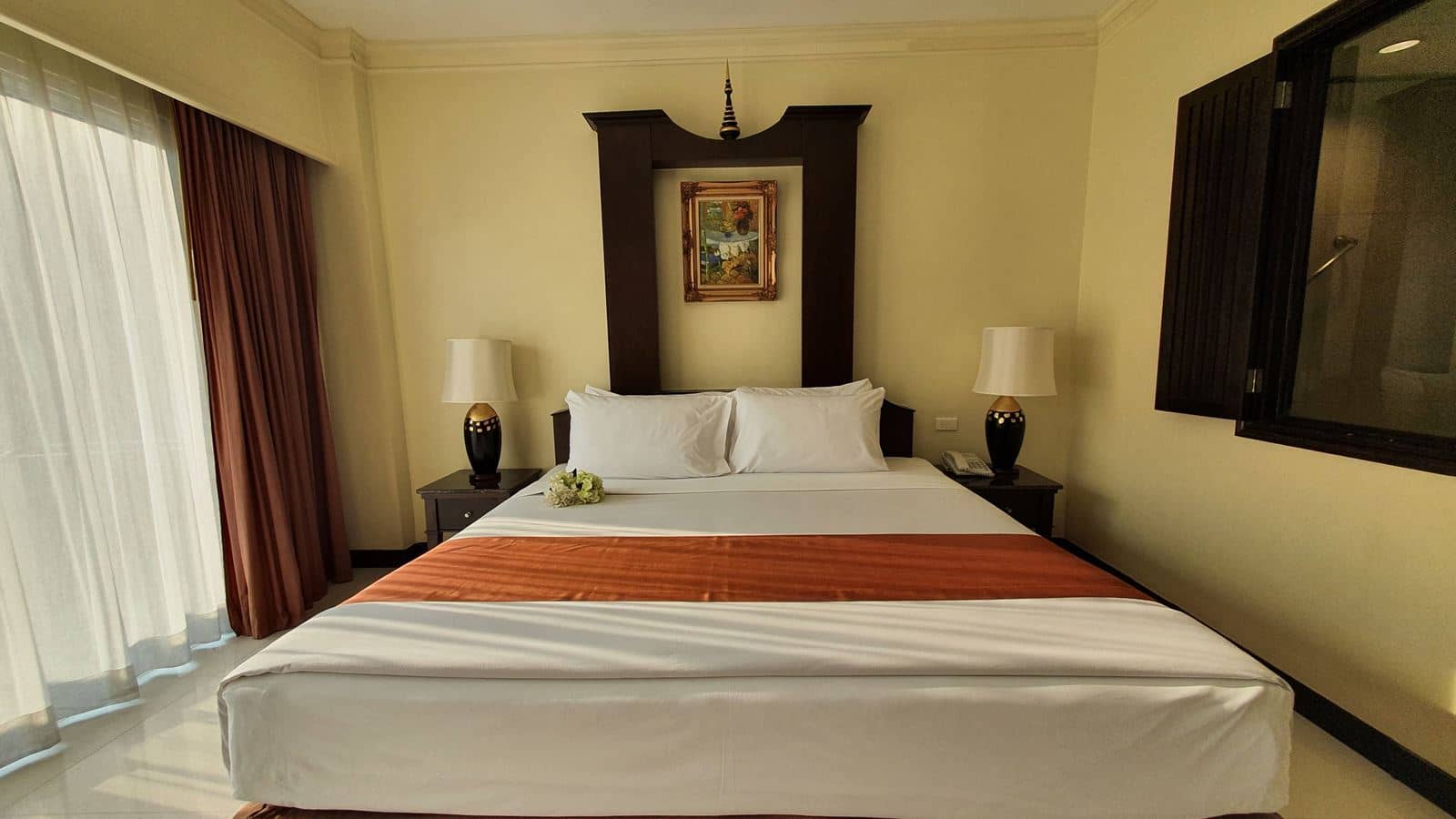 rooms-deluxe-room