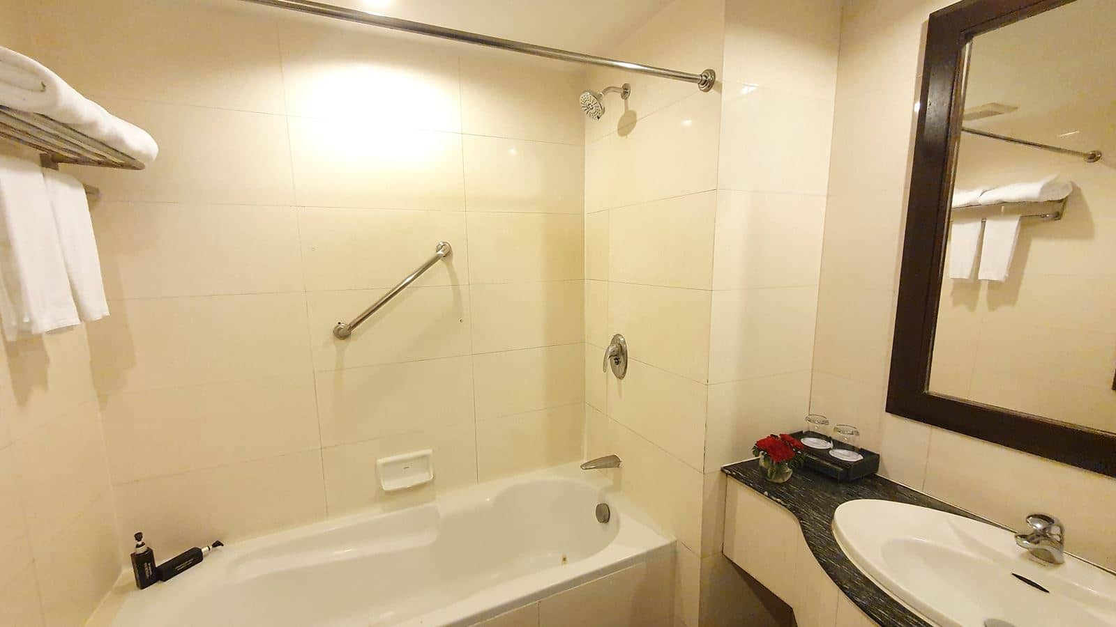 rooms-deluxe-room