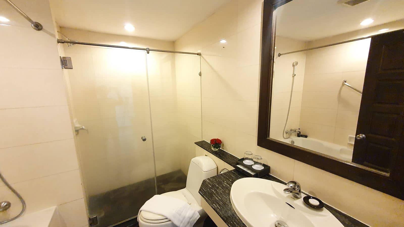 rooms-deluxe-room
