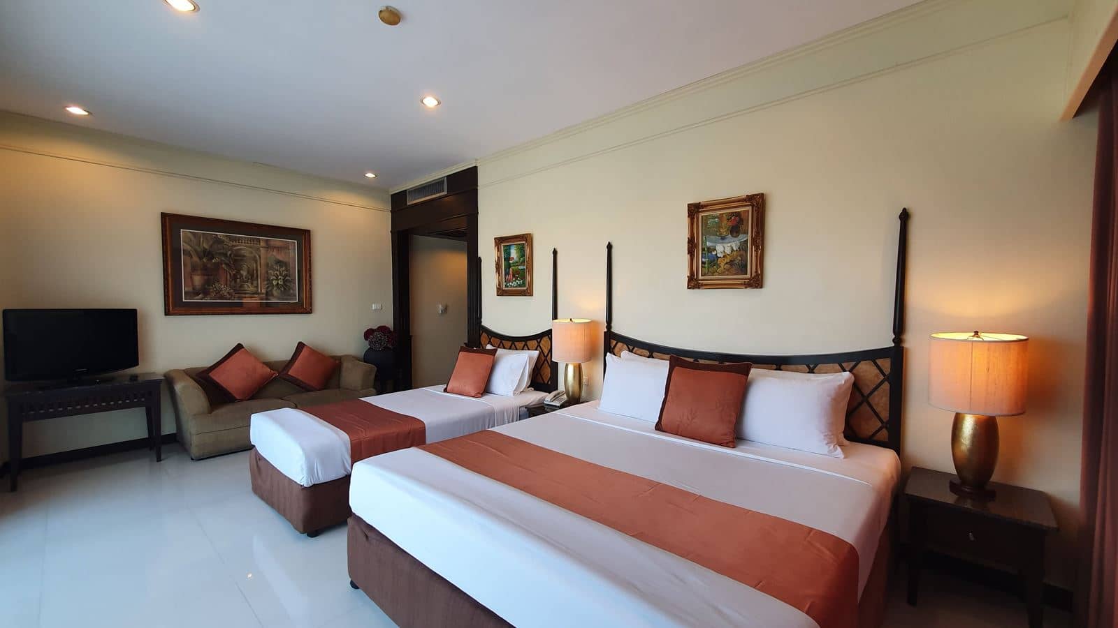 rooms-deluxe-room