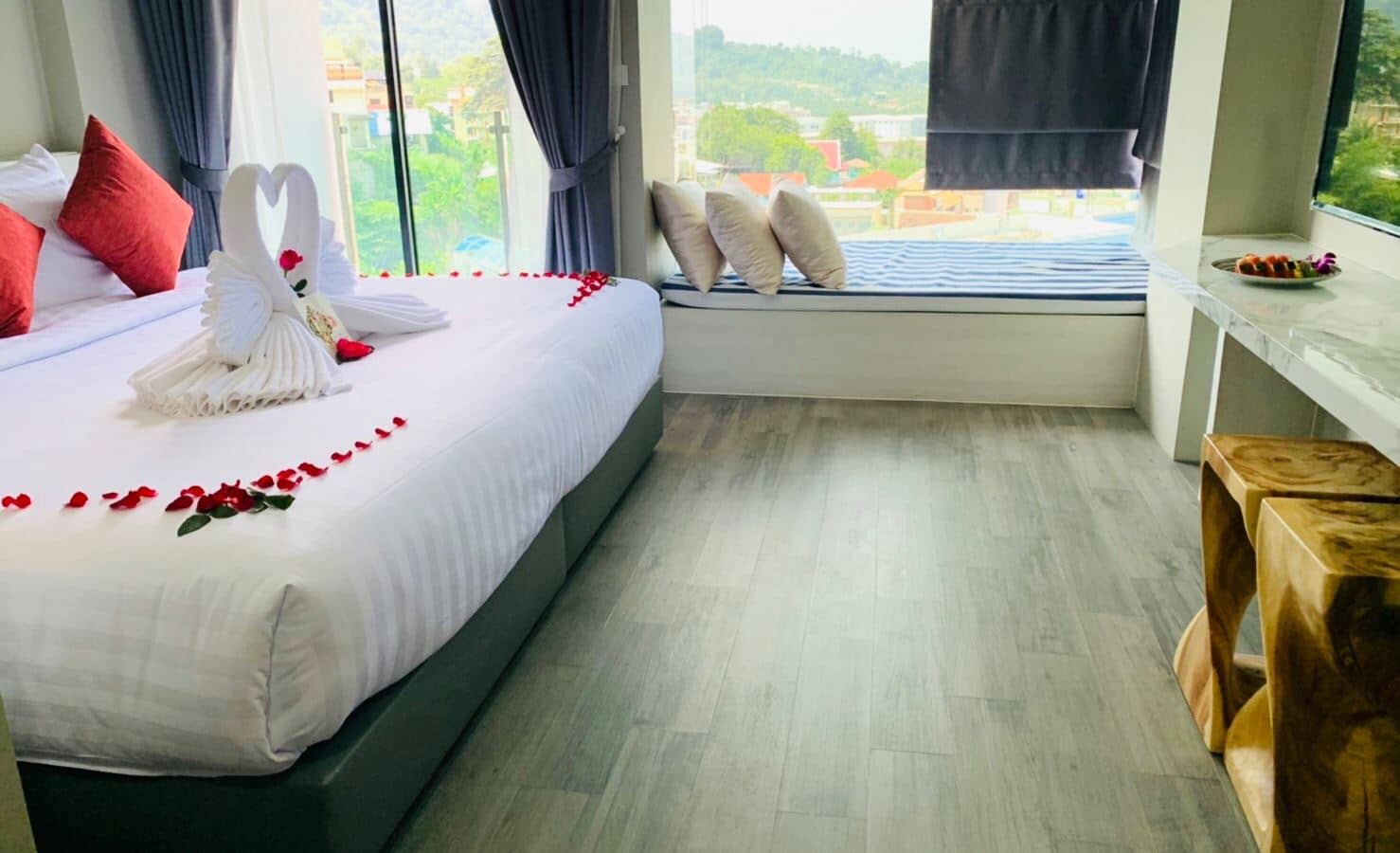 rooms-deluxe-room