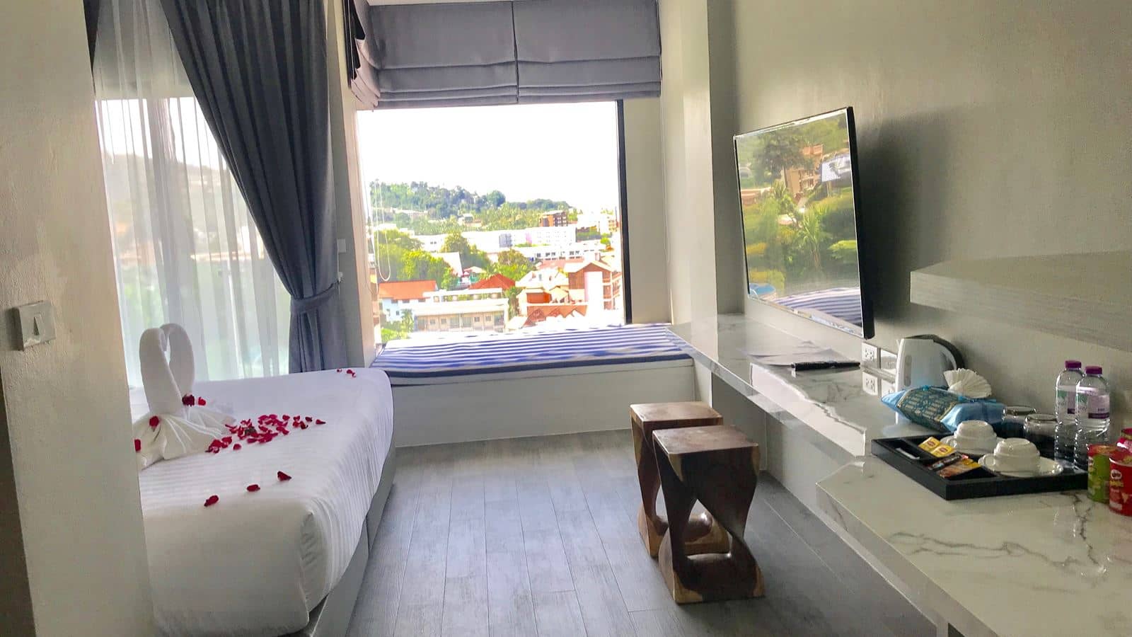 rooms-deluxe-room