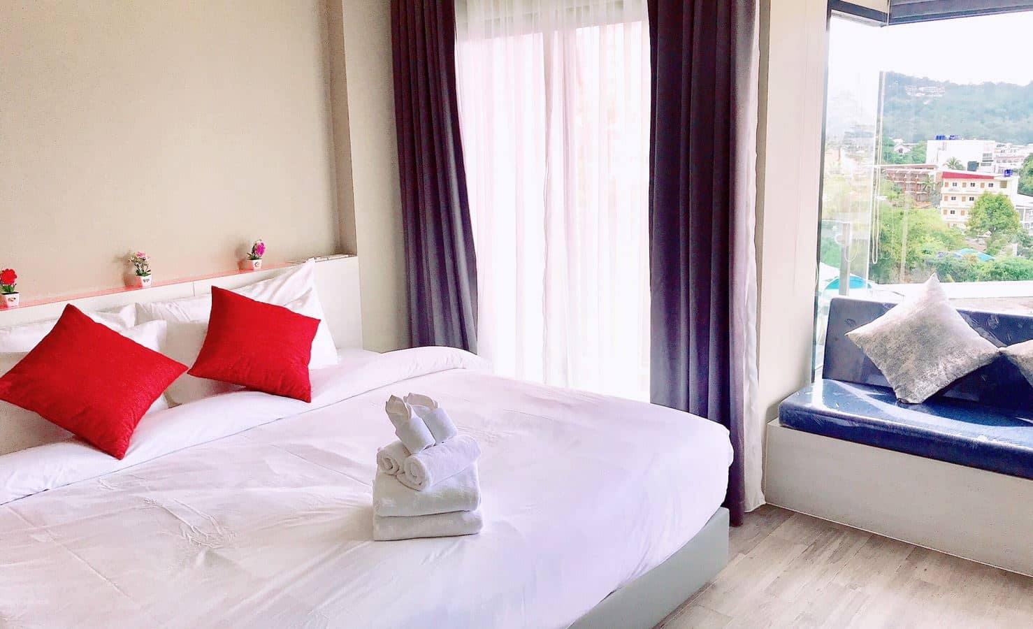 rooms-deluxe-room