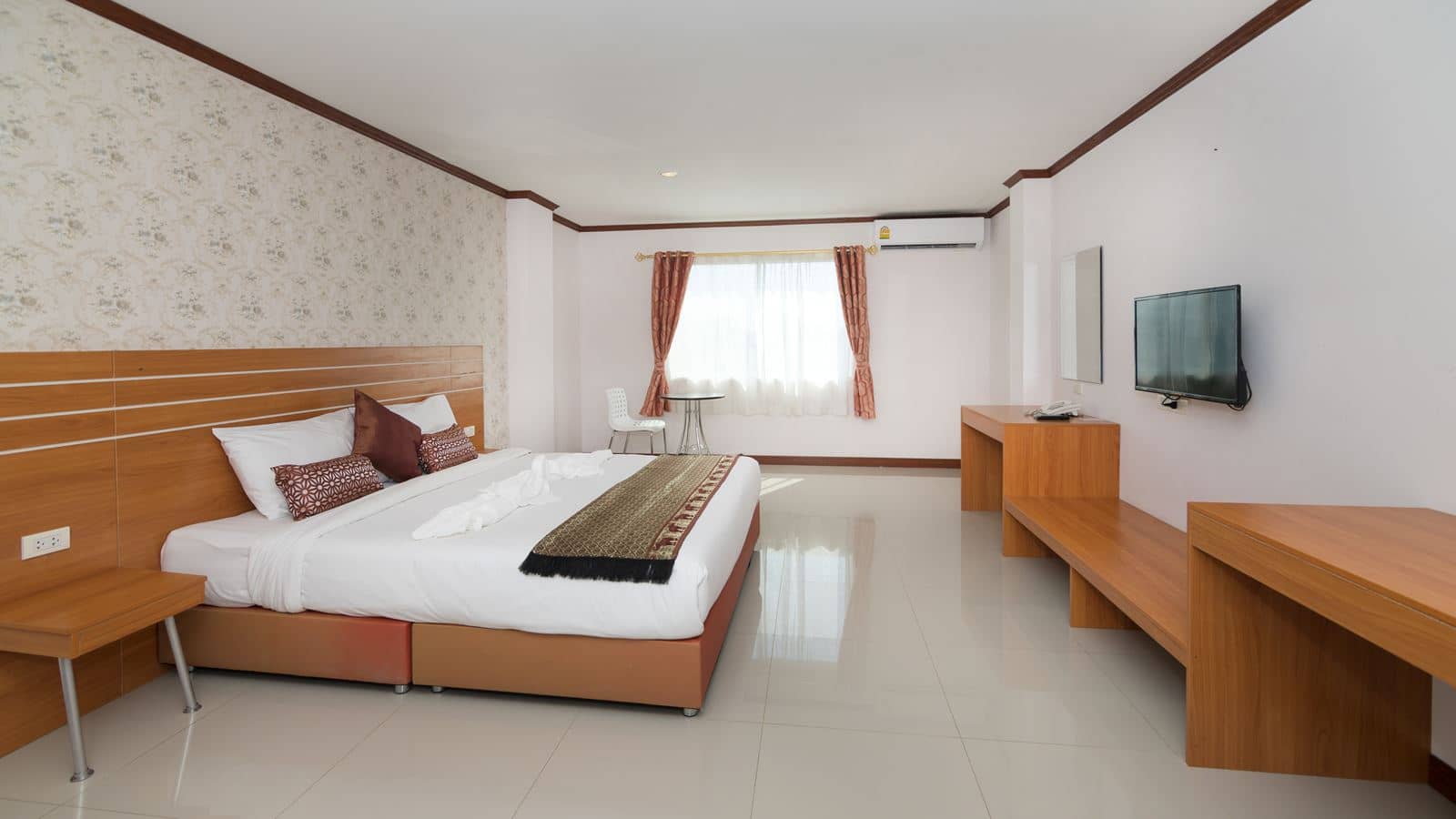 rooms-deluxe-room