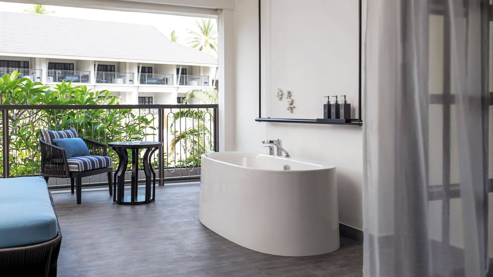 rooms-deluxe-room