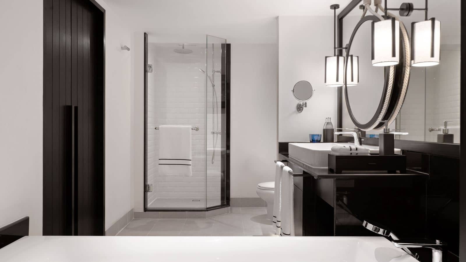 rooms-the-level-pool-access-room