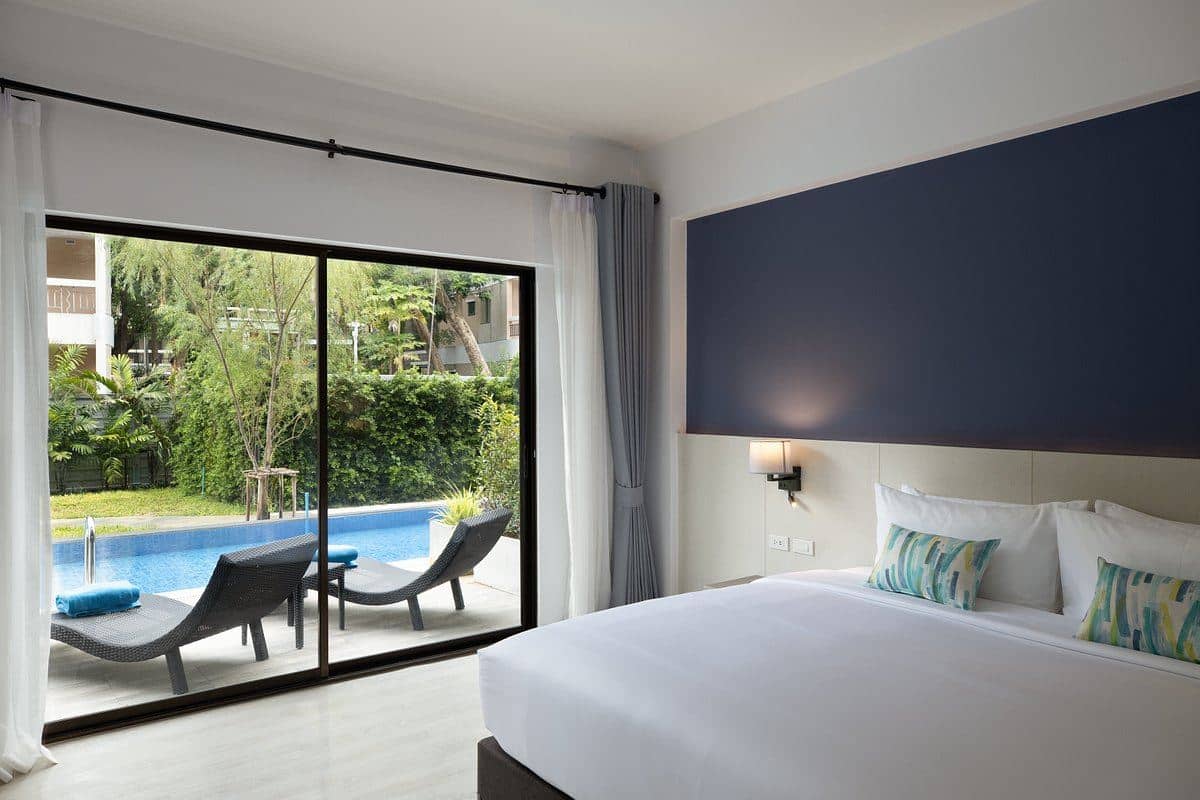 rooms-deluxe-pool-access