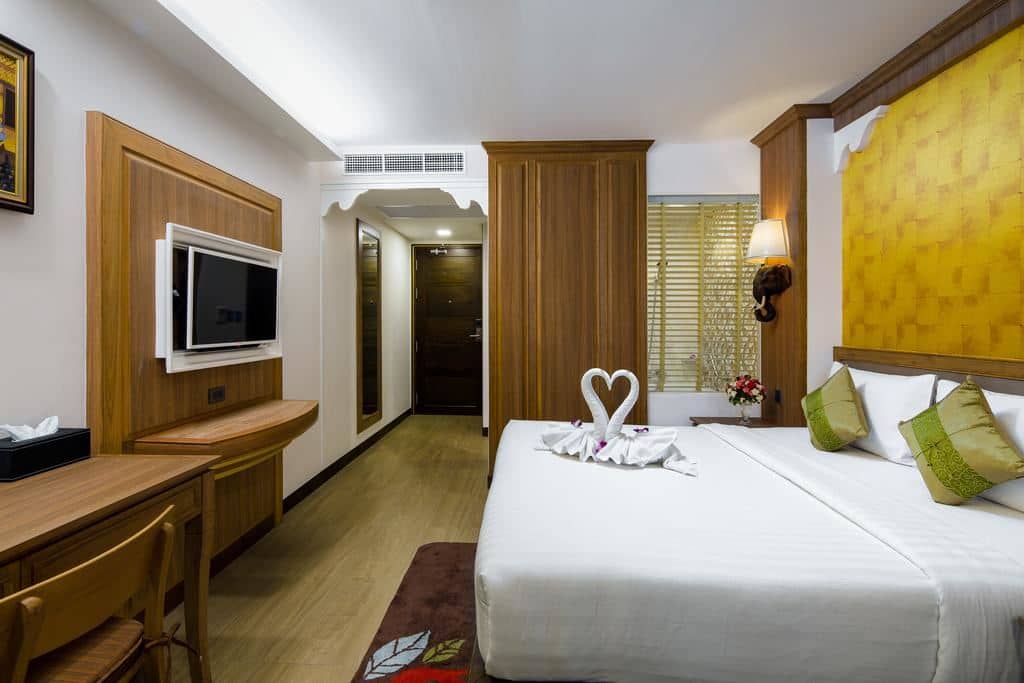 rooms-deluxe-room
