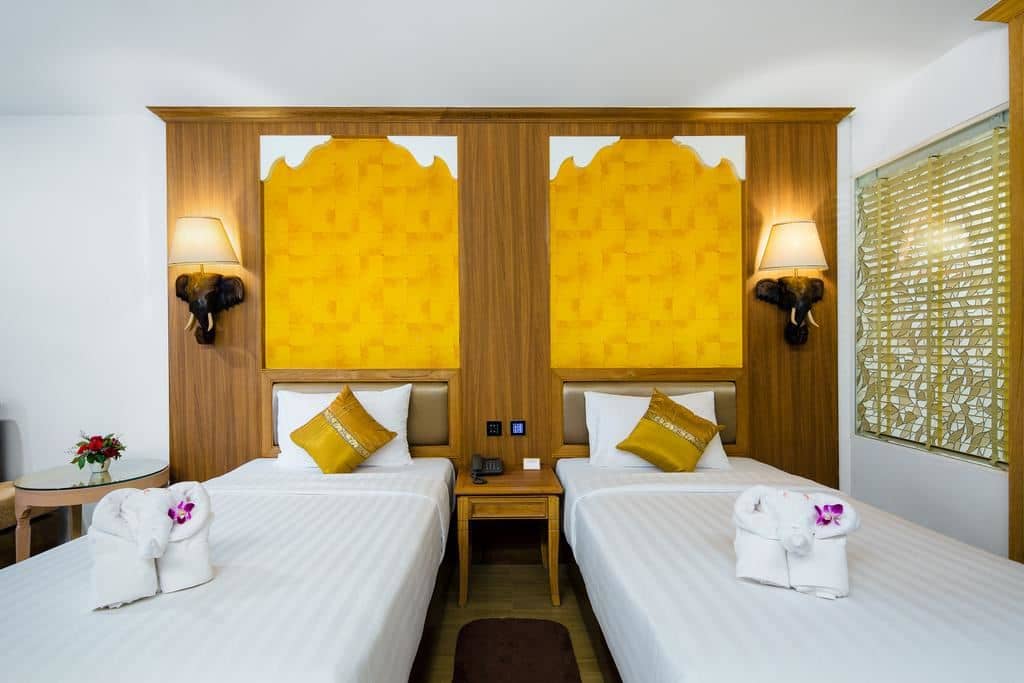 rooms-deluxe-room