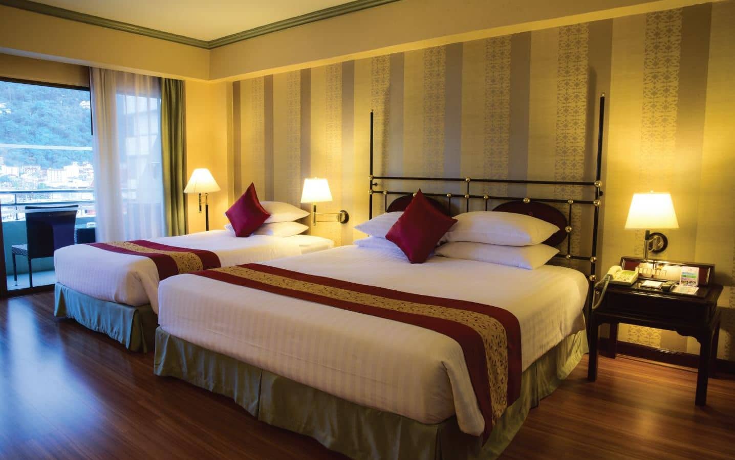 rooms-deluxe-room