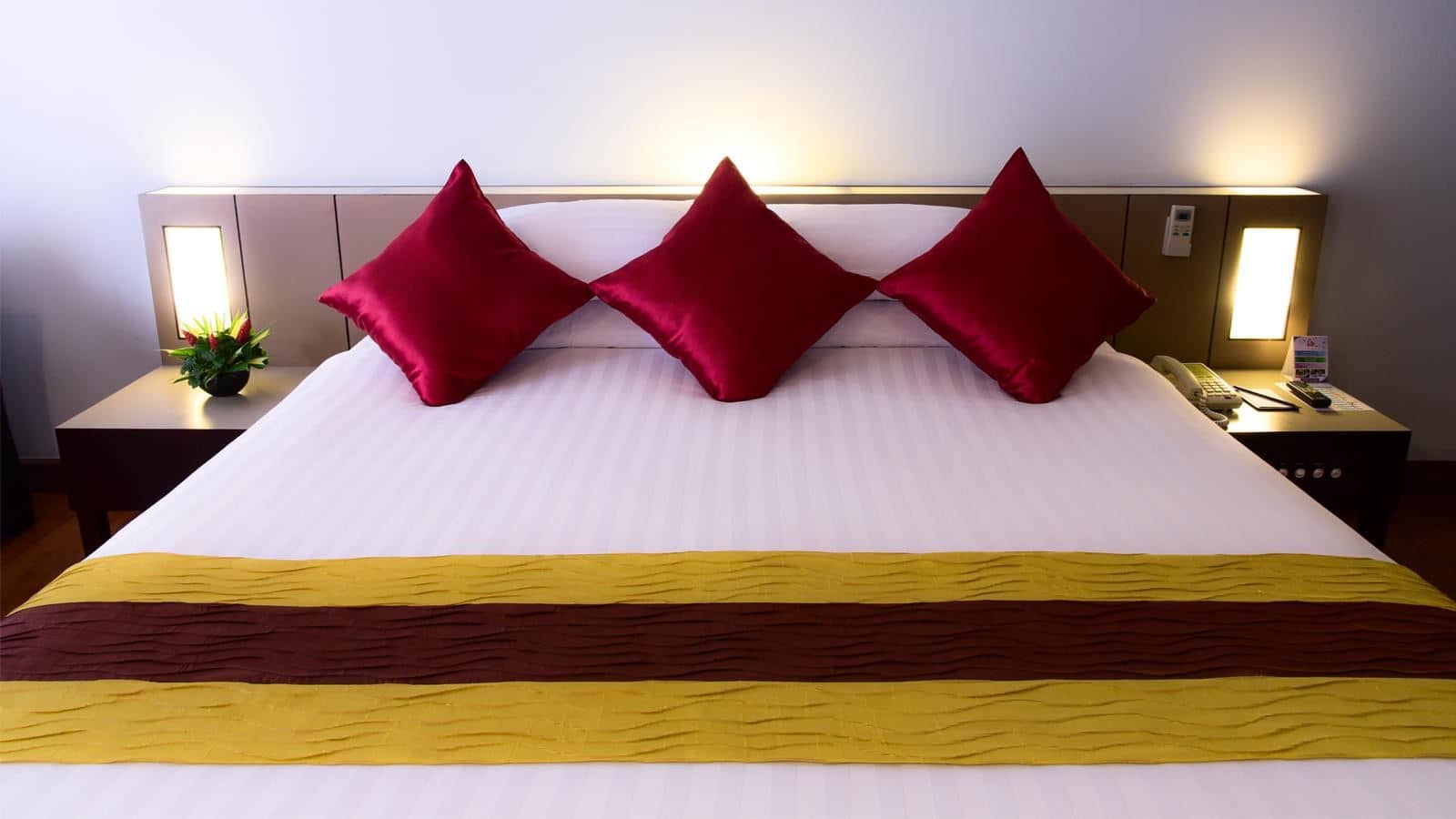 rooms-premium-deluxe-room