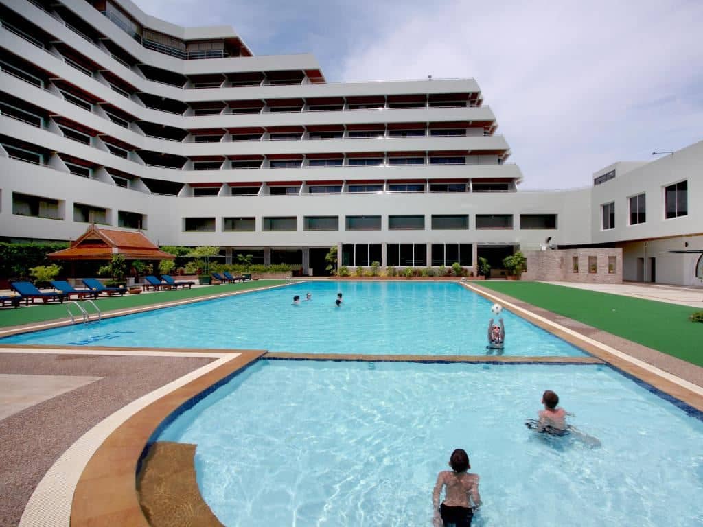 pools-outdoor-pool