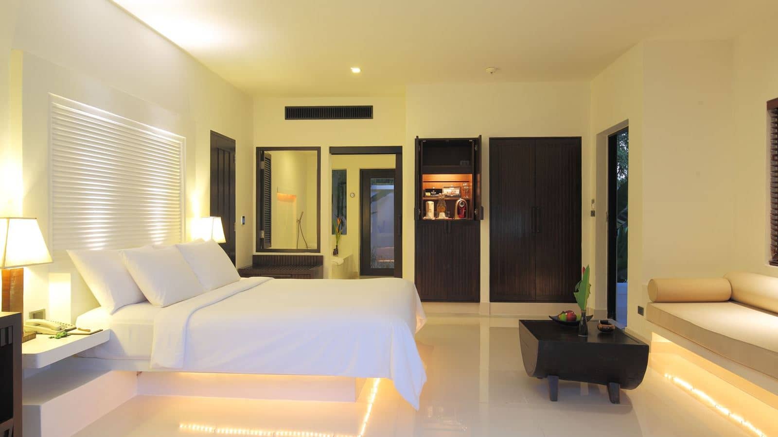 rooms-deluxe-villa-garden-view