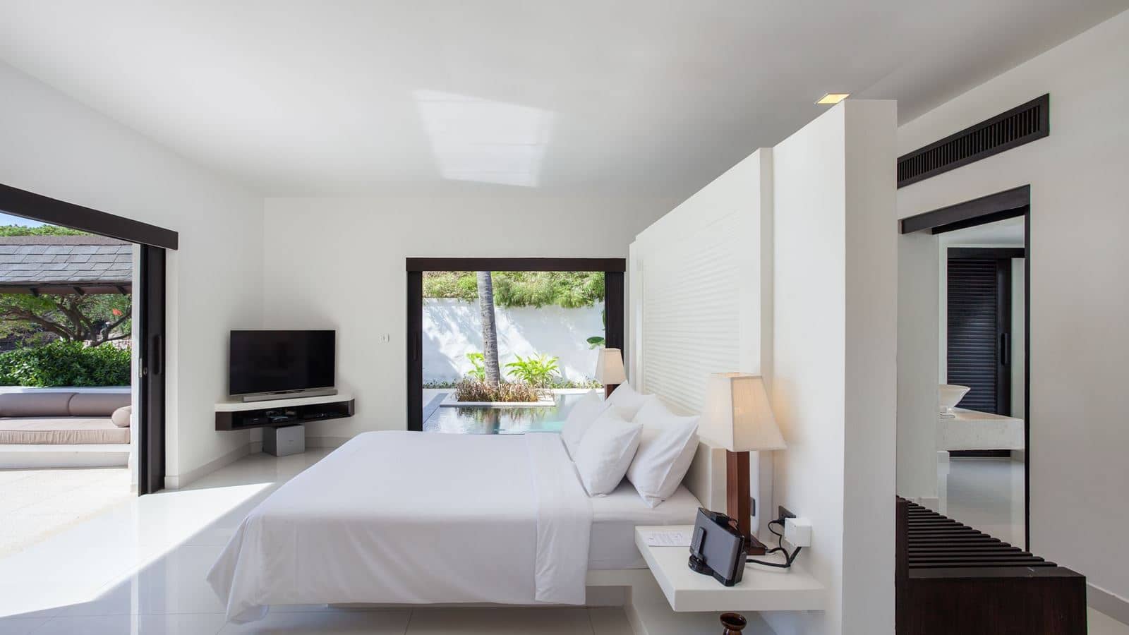 rooms-grand-deluxe-premium-pool-villa-beachfront